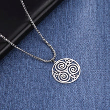 Cargar imagen en el visor de la galería, Pendentif triskel - image 4