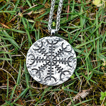 Charger l'image dans la galerie, Amulette Aegishjalmur "minerai" - image 3