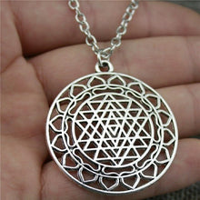 Charger l'image dans la galerie, Amulette au shri yantra - image 3