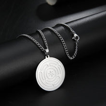 Charger l'image dans la galerie, Amulette de la roue d'Hécate - image 2