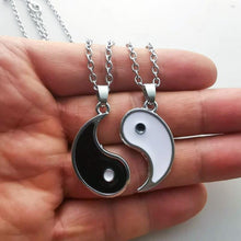 Load image into Gallery viewer, Amulette du Taijitu en deux parties - image 2