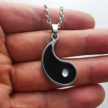 Load image into Gallery viewer, Amulette du Taijitu en deux parties - image 4