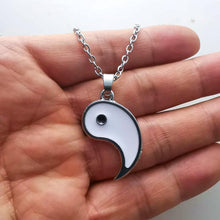 Load image into Gallery viewer, Amulette du Taijitu en deux parties - image 3