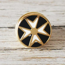 Load image into Gallery viewer, Badge de la croix de Malte - image 5