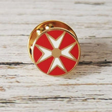 Load image into Gallery viewer, Badge de la croix de Malte - image 4