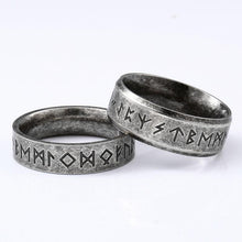 Charger l'image dans la galerie, Bague au style ancien gravée de runes - image 2