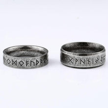 Charger l'image dans la galerie, Bague au style ancien gravée de runes - image 3