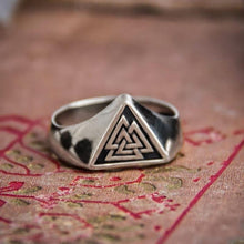 Laden Sie das Bild in den Galerie-Viewer, Bague au Valknut - image 2