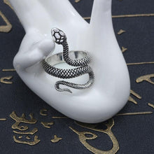 Charger l'image dans la galerie, Bague du serpent enroulé - image 5