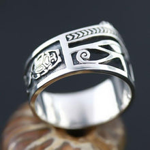 Laden Sie das Bild in den Galerie-Viewer, Bague gravée de l’œil d'Horus - image 5
