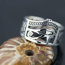 Laden Sie das Bild in den Galerie-Viewer, Bague gravée de l’œil d'Horus - image 3