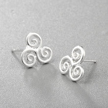 Charger l'image dans la galerie, Boucles d'oreille du triskel breton - image 3