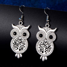 Load image into Gallery viewer, Boucles d'oreilles des chouettes de la nuit - image 3