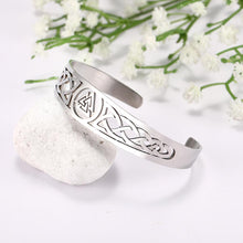 Charger l'image dans la galerie, Bracelet au valknut nordique stylisé - image 3