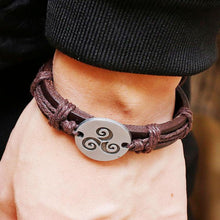 Charger l'image dans la galerie, Bracelet avec une amulette du Triskel - image 5