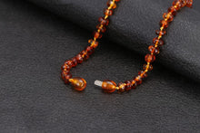 Load image into Gallery viewer, Bracelet fait de gemmes d'ambre - image 6