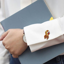 Load image into Gallery viewer, Broche au ruban de Saint George - image 3