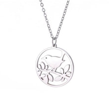 Cargar imagen en el visor de la galería, Collier d'hirondelle porte-bonheur - image 2