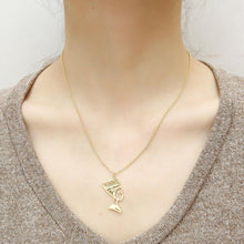 Laden Sie das Bild in den Galerie-Viewer, Collier du buste de Néfertiti - image 3
