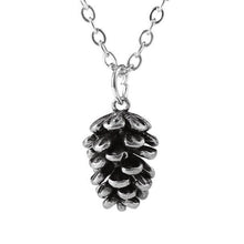 Laden Sie das Bild in den Galerie-Viewer, Collier muni d'une pomme de pin - image 2