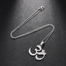 Laden Sie das Bild in den Galerie-Viewer, Pendentif avec le symbole du Om - image 4