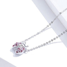 Laden Sie das Bild in den Galerie-Viewer, Pendentif de coccinelle en mosaïque - image 3