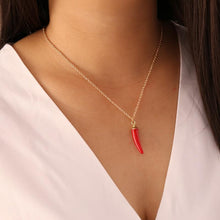 Load image into Gallery viewer, Pendentif de cornicello rouge - image 3