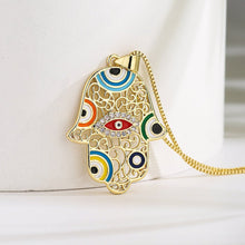 Laden Sie das Bild in den Galerie-Viewer, Pendentif de la main de Fatma aux yeux colorés - image 2