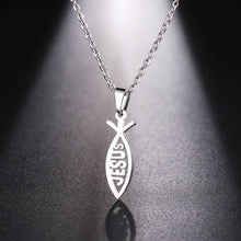 Laden Sie das Bild in den Galerie-Viewer, Pendentif de l'Ichthus chrétien - image 2