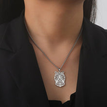 Load image into Gallery viewer, Pendentif de tête de jaguar - image 3