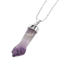 Load image into Gallery viewer, Pendentif faisant le geste de la figa en cristal - image 2