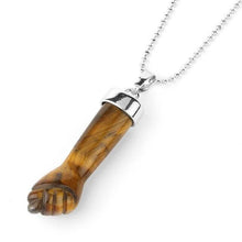 Load image into Gallery viewer, Pendentif faisant le geste de la figa en cristal - image 3