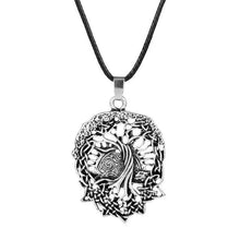 Charger l'image dans la galerie, Pendentif Yggdrasil fait d'entrelacs - image 1