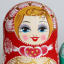 Load image into Gallery viewer, Poupées matriochka - image 4