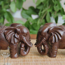 Load image into Gallery viewer, Statuette d'éléphant en bois - image 2
