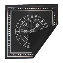 Cargar imagen en el visor de la galería, Tapis de divination nordique - image 5
