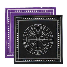 Cargar imagen en el visor de la galería, Tapis de divination nordique - image 1