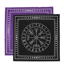 Cargar imagen en el visor de la galería, Tapis de divination nordique - image 6