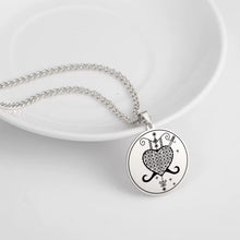 Laden Sie das Bild in den Galerie-Viewer, Amulett von erzulie freda
