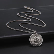 Cargar imagen en el visor de la galería, Amuleto Valknut Grabado