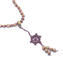 Cargar imagen en el visor de la galería, Pulsera Hecha con Semillas de Eucalipto