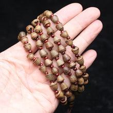 Cargar imagen en el visor de la galería, Pulsera Hecha con Semillas de Eucalipto