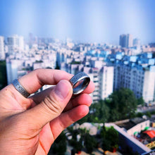 Cargar imagen en el visor de la galería, Bague au style ancien gravée de runes - image 5