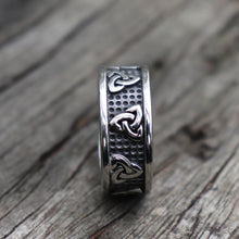 Cargar imagen en el visor de la galería, Bague aux triquetra alternées - image 3
