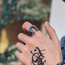 Cargar imagen en el visor de la galería, Bague du fer à cheval brute et primitive - image 3