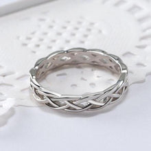 Load image into Gallery viewer, Bague d&#39;un nœud celtique de l&#39;infini - image 3