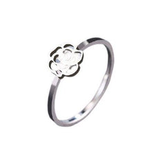 Laden Sie das Bild in den Galerie-Viewer, Bague fine à la rose anglaise - image 2