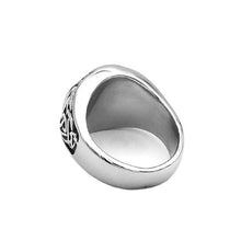 Cargar imagen en el visor de la galería, Bague stylisée portant la croix celtique - image 4