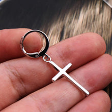 Cargar imagen en el visor de la galería, Boucles d’oreille aux croix métallisées - image 2