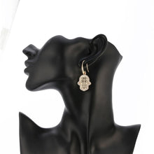 Cargar imagen en el visor de la galería, Boucles d&#39;oreilles des mains de Fatma serties - image 3